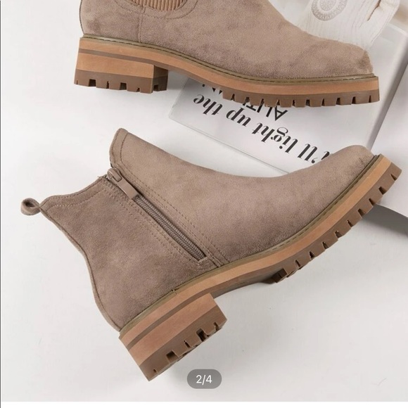 Cute booties - Picture 2 of 4